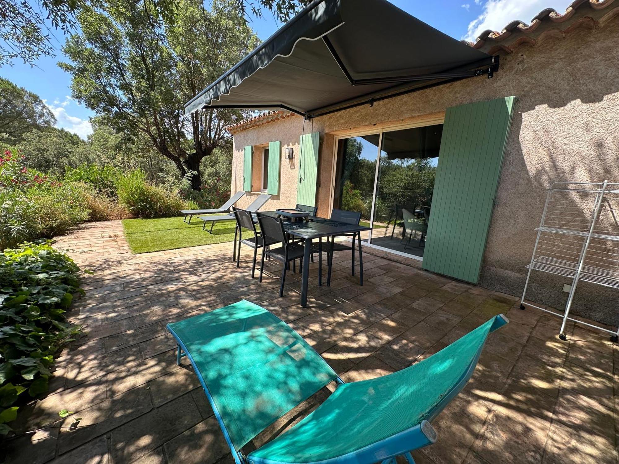 Charmant appartement T2 au coeur des vignes Cogolin Extérieur photo